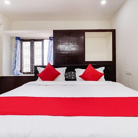 Oyo Victory Grand Hotel Tadepalle Exterior photo